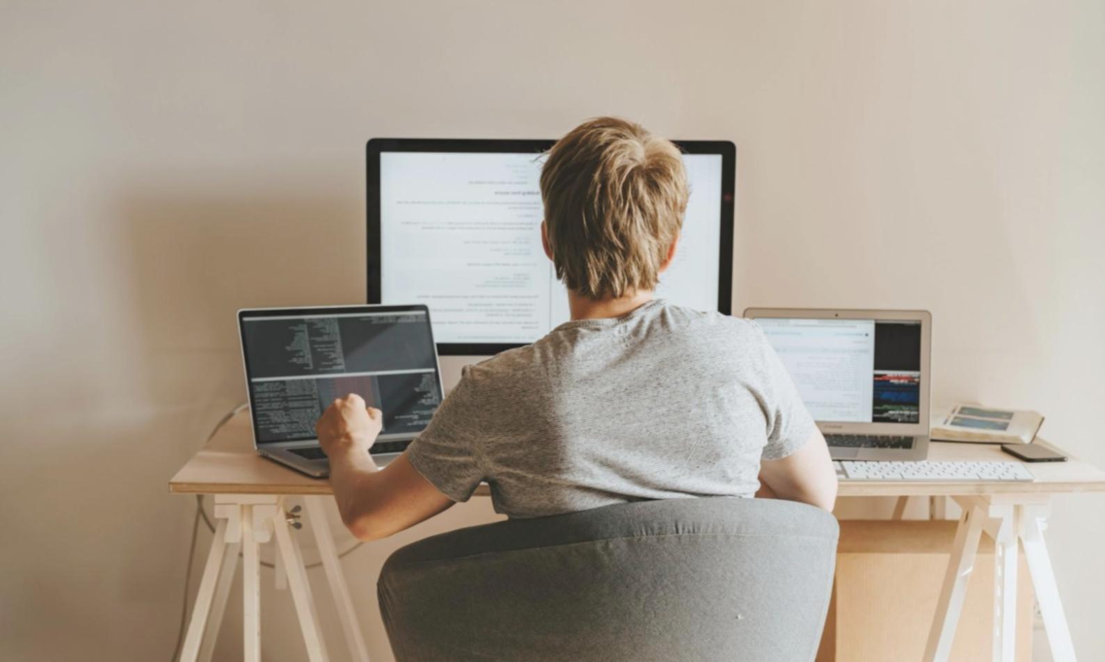 Confronto versioni linguistiche UI gioco